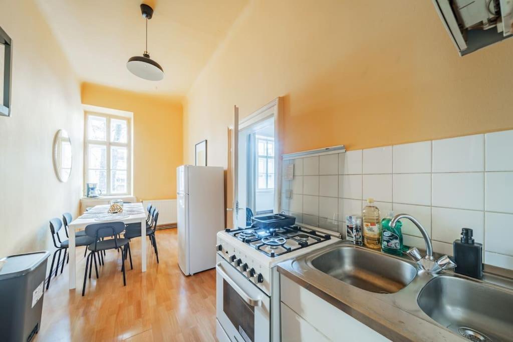 Zentrale Wohnung Fuer Entdecker Vienna Esterno foto