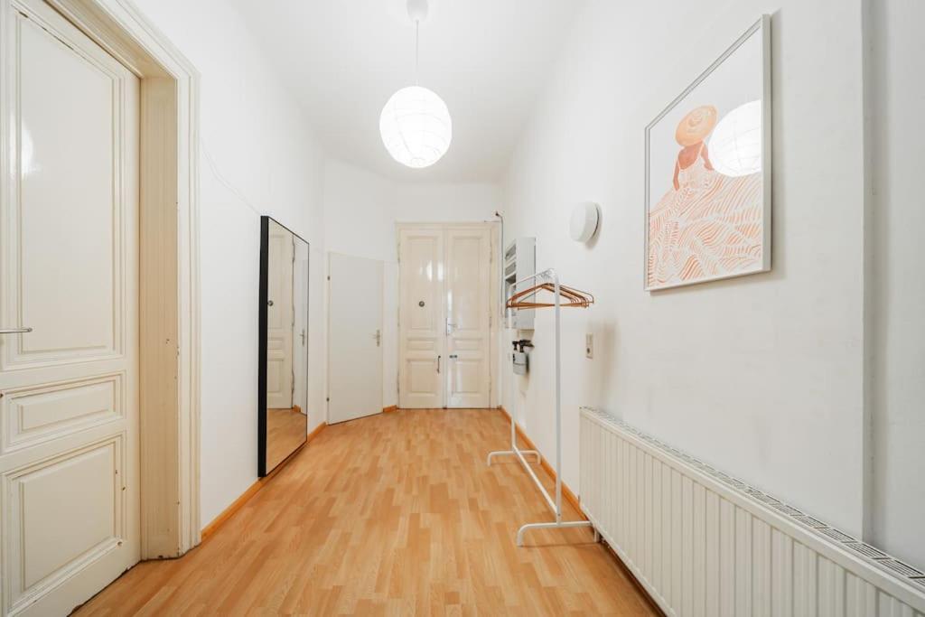 Zentrale Wohnung Fuer Entdecker Vienna Esterno foto